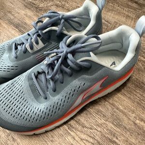 Like new Altra running shoes. Size 8.